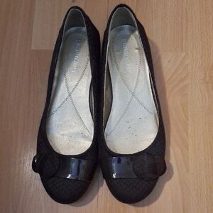 Naturalizer Women's Brown Textured Flats